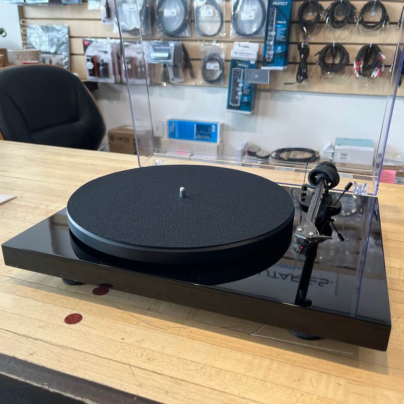 Project Debut Carbon USB Turntable | Fully Serviced w/ Ortofon OM10 image 1