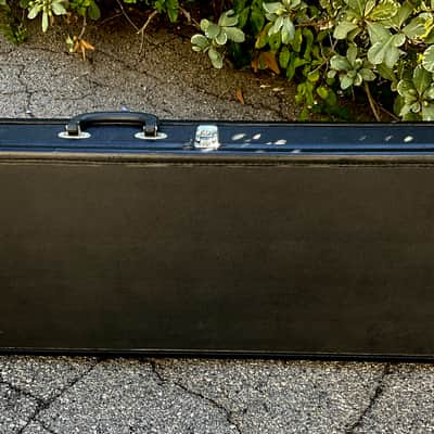 VINTAGE LATE 60'S / EARLY 70'S GIBSON SG STYLE HARD CASE IN VERY GOOD CONDITION image 12