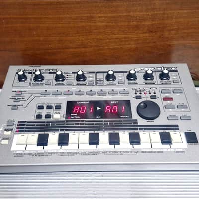 Roland MC-303 Groovebox