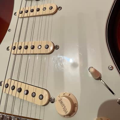 Fender American Vintage II '61 Stratocaster 2022 - Present - 3-Color Sunburst image 6