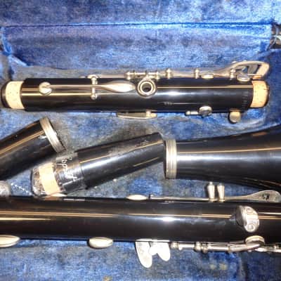 used Bundy Resonite Bb Student Clarinet with case + mouthpiece Recently serviced image 3