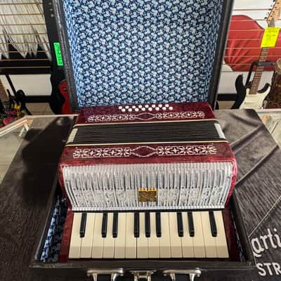 Rapolo 23 Key and 16 Bass Accordion.(1960s-80s.)(USSR)(For Children) image 1