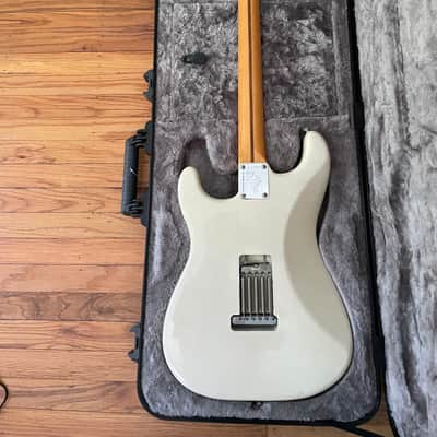 Fender Eric Johnson Stratocaster with Maple Fretboard 2006- Present - White Blonde image 3