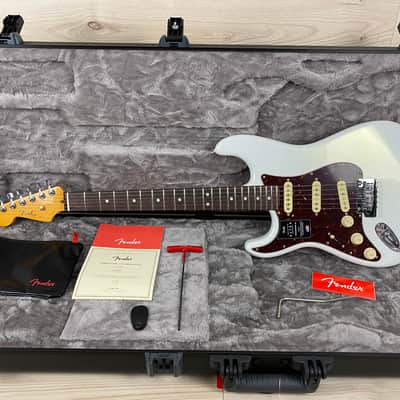 Fender American Ultra Stratocaster Left-Hand Guitar, Rosewood Fingerboard, Arctic Pearl image 2
