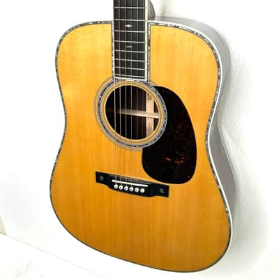 Martin D-42 - Natural image 2
