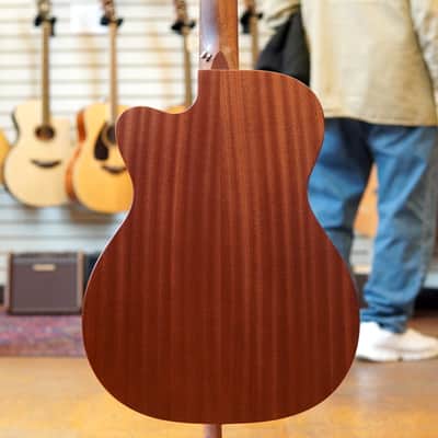 Martin 000C Jr E Bass Spruce/Sapele Acoustic-Electric Bass Guitar Natural w/Padded Gig Bag image 3