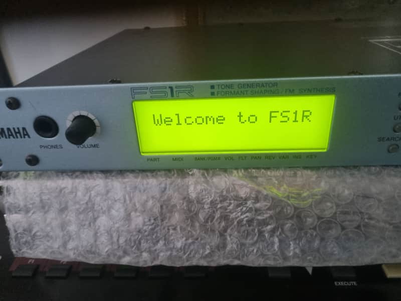 Yamaha FS1R FM & Formant Tone Generator – Collector's example: Pristine Screen, New Battery & Factory Reset, Original Manual and Software image 1