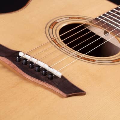 Washburn G25SCE Comfort Deluxe 25 Series Grand Auditorium Cutaway Acoustic Electic Guitar. Natural image 3