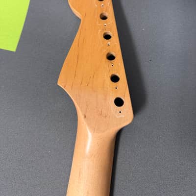 Allparts Fender Licensed Strat Neck 9.5” Radius image 8