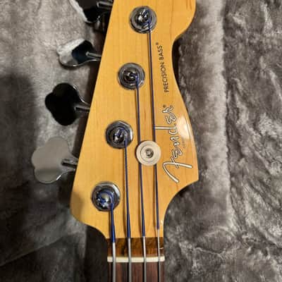 2017 Fender American Professional Precision Bass image 4