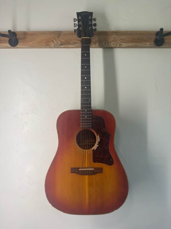 Gibson J-45 Deluxe 1972 Cherry Sunburst