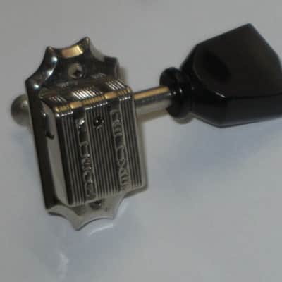 ONE near A+ genuine Gibson (Kluson) Deluxe Vintage Style Tuner for high D, A, low E side - PMMH model but with Black BUTTON (& says KLUSON DELUXE) + screws, washer, & nut with threaded shaft - HARDWARE: Nickel (from 2013 LPJ - NO guitar included) image 4