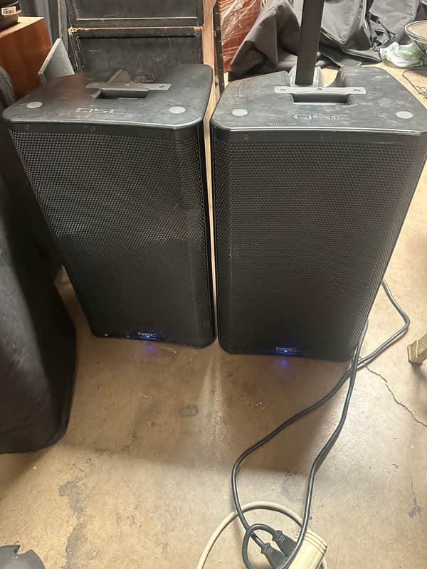 QSC K12.2 2-Way 2000-Watt 12" Active Loudspeaker 2010s - Black image 1