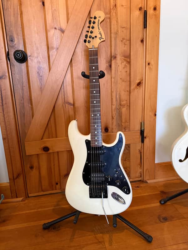 Fender Stratocaster with 3-Bolt Neck, Rosewood Fretboard
