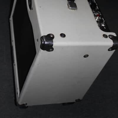 Peavey Classic 30 II/30 Watt 1 X 12" Tube Amp Combo (White Tolex) on Wheels image 4