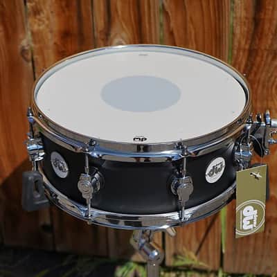 DW Design series Snare 5x13'' Pure Maple Shell 8-lug Flat Black Satin Lqr. 13'' Snare Drum image 3
