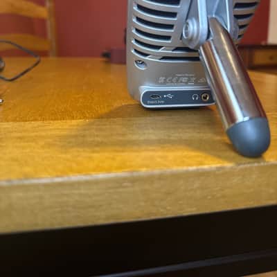 Shure MOTIV MV51 iOS / USB Large Diaphragm Condenser Microphone 2015 - Present - Silver and Black image 5