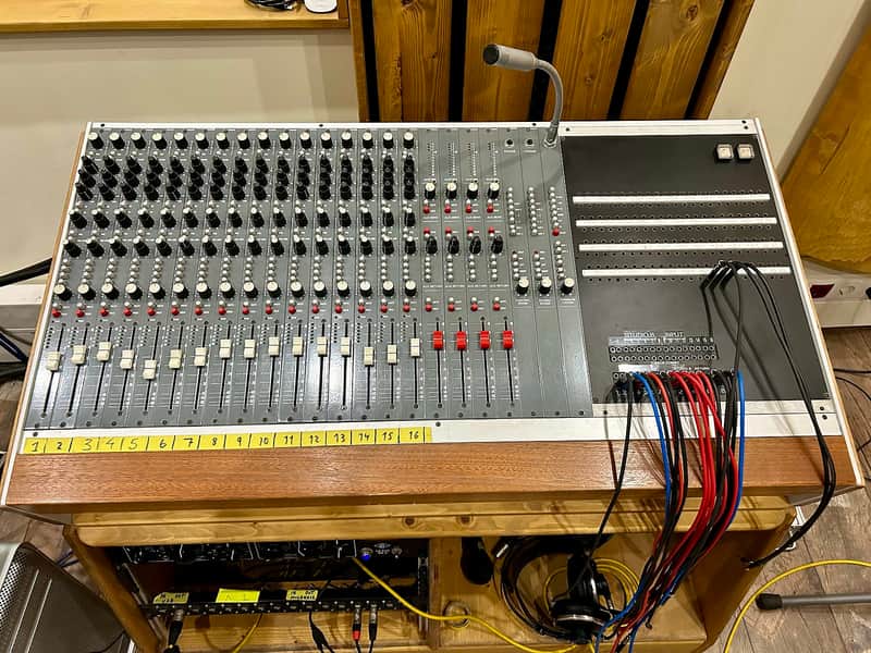 Acousta P200 - Analog Mixing Console image 1