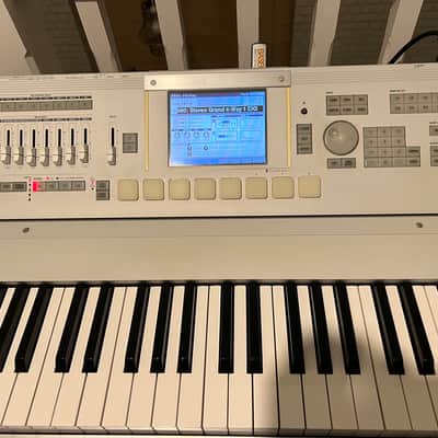 Korg M3 88 - Barely used, good condition