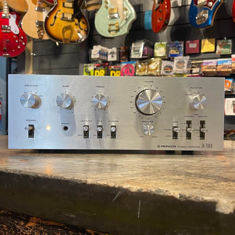 Pioneer SA-7500 II 40-Watt Stereo Solid-State Integrated Amplifier 1975 - 1978 - Silver