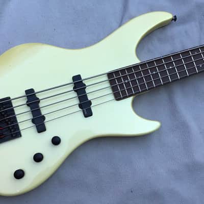 Guild Pilot 5-String Bass + OHSC image 6