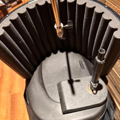 sE Electronics Reflexion Filter Pro with weighted stand image 4