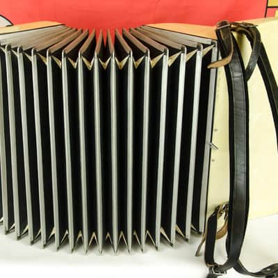Used Scandalli Silvietto Student Accordion with Case image 9