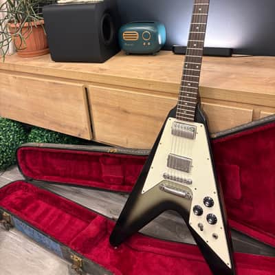 Gibson Flying v silverburst very rare 1981 image 1