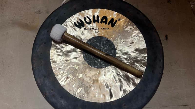 Wuhan 16" Chau Gong w/ Mallet image 1