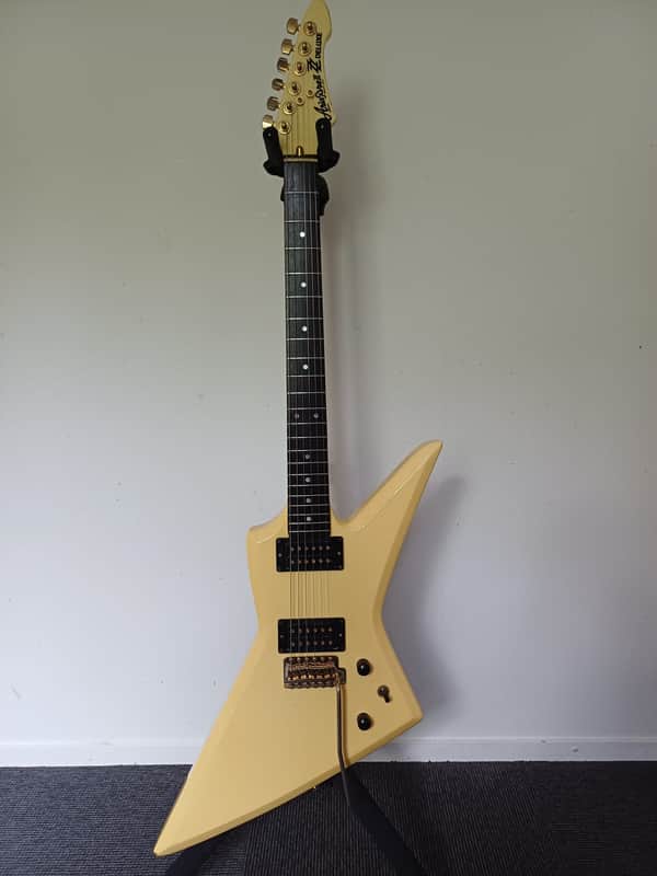 Aria Pro II ZZ Deluxe 1983 Explorer Type Cream White Original soft case image 1