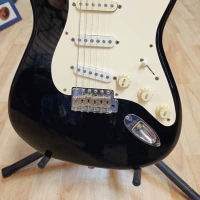 1986 Fender Squier '57 Reissue Stratocaster - Black image 2