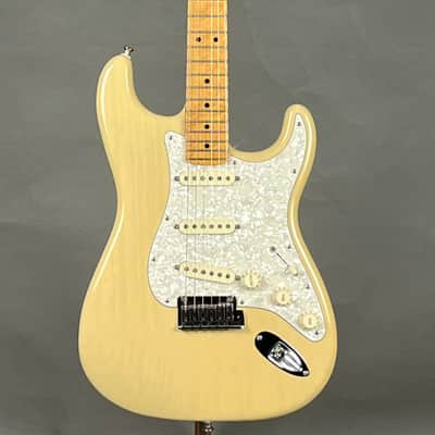 Fender Custom Classic Stratocaster 2004 - Honey Blonde image 6