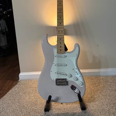 Fender MIJ Hybrid II Stratocaster with Maple Fretboard 2020 - 2021 - US Blonde image 3
