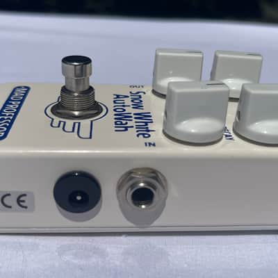 Mad Professor Snow White Auto Wah Handwired 2010s - White image 4