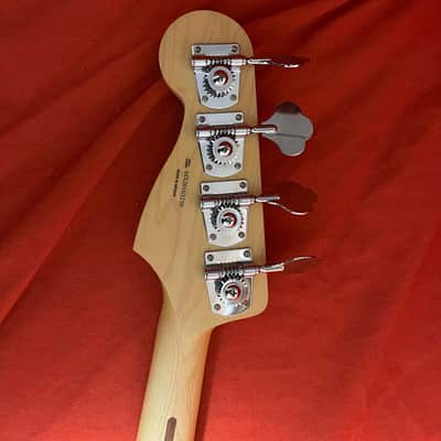 Fender Deluxe Active Precision Bass with Maple Fretboard 2020 - 2021 - Sapphire Blue Transparent image 5