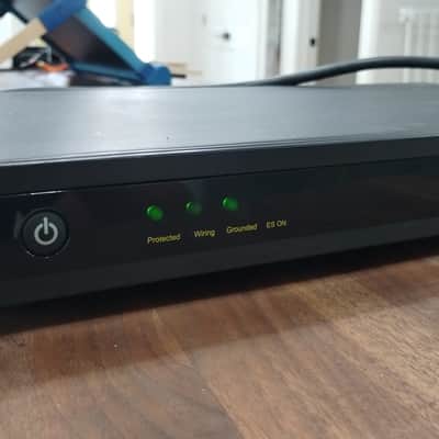 Rocketfish Rocketfish RF-HTS120 8 Outlet Console Power Manager 2010s - Black image 2