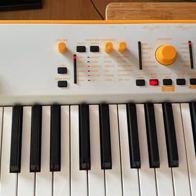 Korg KROSS 2-61 White Limited Edition Workstation Synthesizer – Excellent Condition image 3
