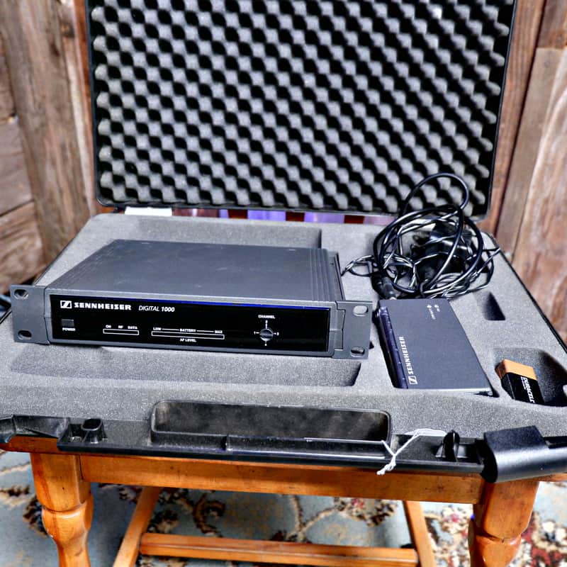 Sennheiser Digital 1000 Wireless Guitar System w/ Hard Case image 1