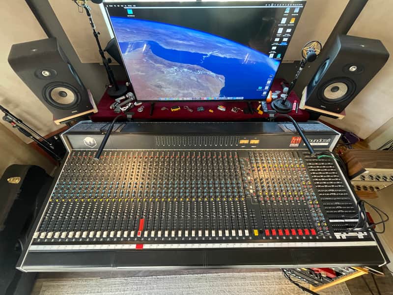 Soundcraft 600 series Modified Recording Desk  32 x 8 full patchbay image 1