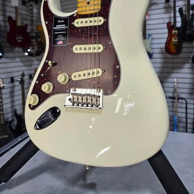 Fender American Professional II Stratocaster Left-handed - Olympic White w/Maple Fingerboard + OHSC & PLEK*D #290 image 2
