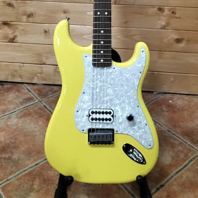 Fender Tom Delonge - Graffiti yellow image 1