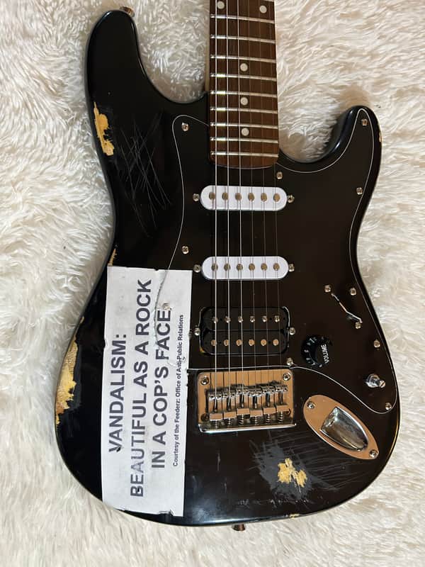 Kurt Cobain Vandalism Stratocaster Replica - 35