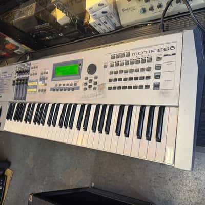 Yamaha Motif ES 6 Production Synthesizer 2000s 61 key keyboard //ARMENS// image 2