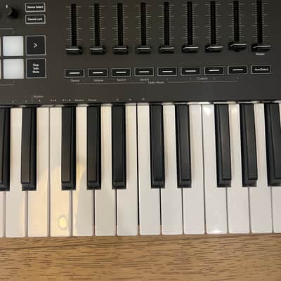 Novation Launchkey 49 MKIII MIDI Keyboard Controller 2020 - Present - Black image 4