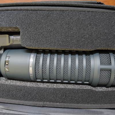 Electro-Voice RE20 Cardioid Dynamic Microphone - Black - Mint Condition + Case FREE SHIPPING image 3