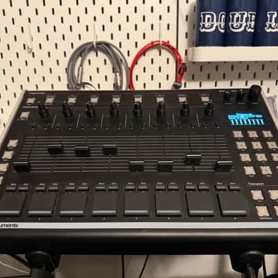 Isla Instruments S2400 Desktop Sampler 2019 - Present - Black image 1