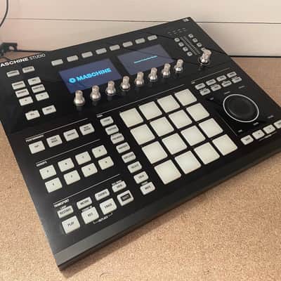 Native Instruments Maschine Studio | Reverb Canada