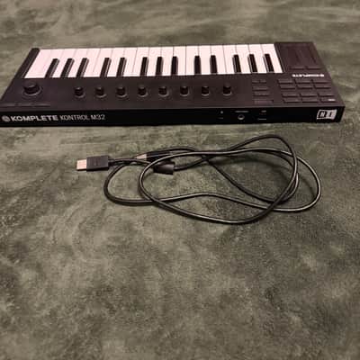 Native Instruments Komplete Kontrol M32 2019 - Black image 2