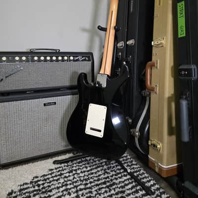 Fender Standard Stratocaster with Maple Fretboard 2003 - Black image 7