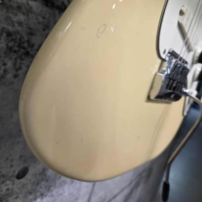 Fender Stratocaster Elite 1983 Made in United States Electric Guitar with Case - Artic White image 11